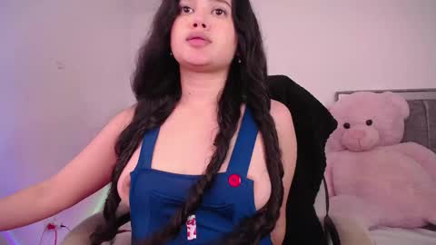Snapshot of holly_16 chatting on October 31, 6:56 pm holly_16 online show from October 31, 6:56 pm
