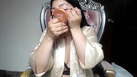 holly online show from December 13, 8:54 am