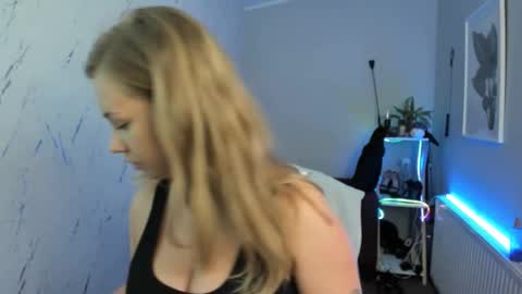 Holly online show from September 18, 6:39 pm