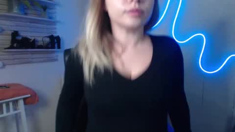 Holly online show from December 19, 3:51 am