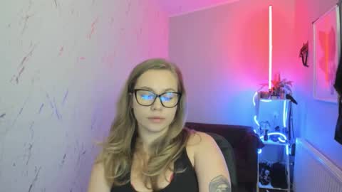 Holly online show from October 27, 8:14 pm