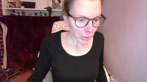 holly_bourbon online show from October 30, 1:41 am