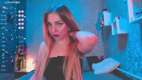 holly_molly8 online show from December 27, 9:00 pm