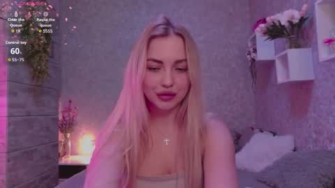 holly_molly8 online show from September 24, 8:08 pm