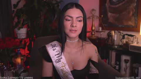 Snapshot of hollylinder_ chatting on October 18, 1:30 am Holly Linder online show from October 18, 1:30 am