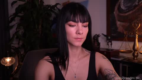 Snapshot of hollylinder_ chatting on January 19, 2:04 am Holly Linder online show from January 19, 2:04 am