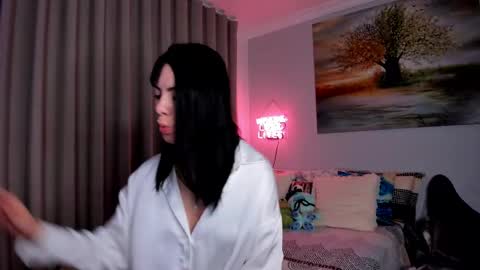 Snapshot of hollylinder_ chatting on February 23, 2:14 am Holly Linder online show from February 23, 2:14 am