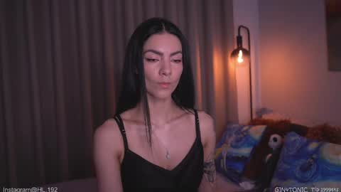 Holly Linder online show from May 16, 2:36 am