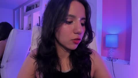 hollypeach_ online show from March 26, 10:00 pm