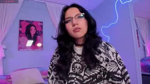 hollypeach_ online show from January 10, 5:50 pm