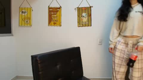 hollyshit_ online show from October 29, 1:54 am