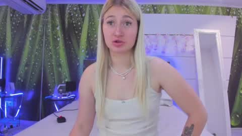 HollyTaillor online show from July 5, 5:35 am