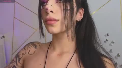 Snapshot of hollyxx_ chatting on October 20, 11:02 am holly online show from October 20, 11:02 am