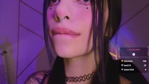 Snapshot of hollyxx_ chatting on October 21, 11:03 am holly online show from October 21, 11:03 am