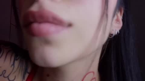 Snapshot of hollyxx_ chatting on October 22, 2:11 pm holly online show from October 22, 2:11 pm