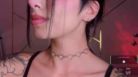 Snapshot of hollyxx_ chatting on October 30, 12:02 am holly online show from October 30, 12:02 am