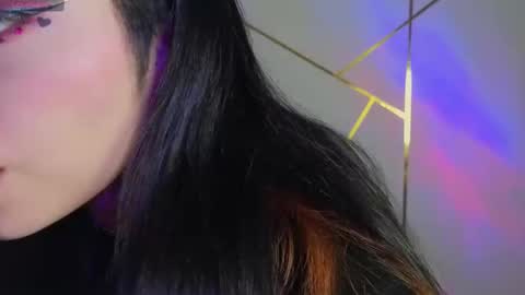 Snapshot of hollyxx_ chatting on October 17, 11:02 am holly online show from October 17, 11:02 am