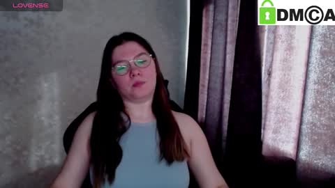 Welcome guys  Pleasure to see you all here  My name is MichaelaTip menu is active Private is open  online show from February 20, 6:37 am