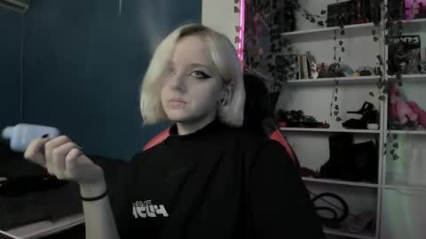 holy_mistresss online show from November 14, 9:31 am