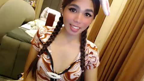 MOLLY online show from June 3, 4:23 pm