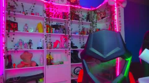 Snapshot of holy_rumi chatting on October 26, 11:16 am Rumi online show from October 26, 11:16 am