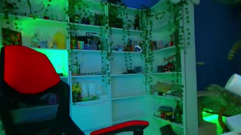 Snapshot of holy_rumi chatting on October 19, 1:35 pm Rumi online show from October 19, 1:35 pm