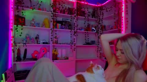 Snapshot of holy_rumi chatting on October 18, 1:25 pm Rumi online show from October 18, 1:25 pm