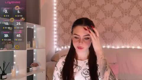 Mia online show from December 4, 3:09 am