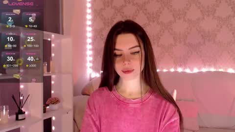 Snapshot of holymiax chatting on October 9, 3:32 am Mia online show from October 9, 3:32 am