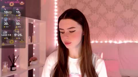 Snapshot of holymiax chatting on October 16, 3:31 am Mia online show from October 16, 3:31 am