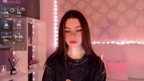 Snapshot of holymiax chatting on October 10, 3:44 am Mia online show from October 10, 3:44 am