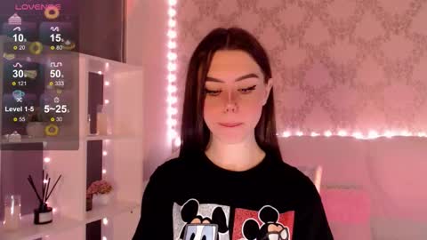 Snapshot of holymiax chatting on October 3, 3:44 am Mia online show from October 3, 3:44 am