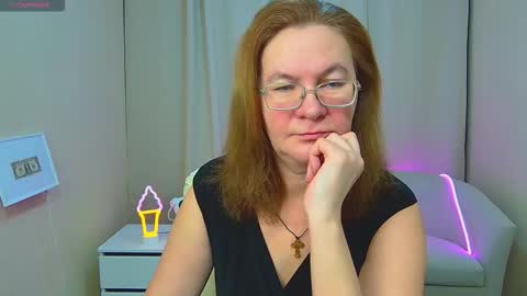 holymilfa online show from February 1, 4:44 am