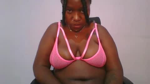 Snapshot of honey_beb chatting on October 19, 7:32 am honey_beb online show from October 19, 7:32 am