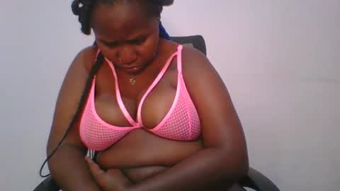 Snapshot of honey_beb chatting on October 20, 7:33 am honey_beb online show from October 20, 7:33 am