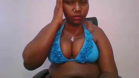 Snapshot of honey_beb chatting on October 12, 11:12 am honey_beb online show from October 12, 11:12 am