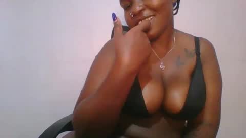 Snapshot of honey_beb chatting on October 24, 8:10 am honey_beb online show from October 24, 8:10 am