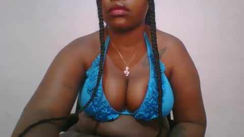 Snapshot of honey_beb chatting on October 16, 7:00 am honey_beb online show from October 16, 7:00 am