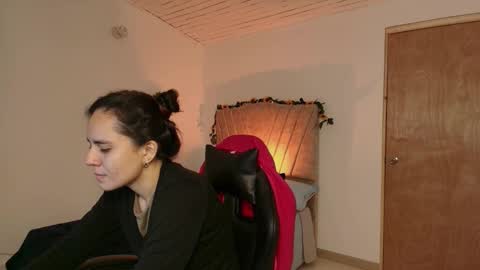   online show from September 12, 4:14 pm