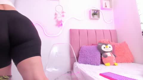 Snapshot of honey_jhenna chatting on September 25, 3:00 pm Jhenna martinez online show from September 25, 3:00 pm