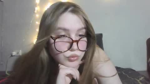 honey_lolaaa online show from January 10, 4:11 pm