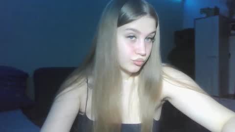 Snapshot of honey_lolaaa chatting on October 17, 1:36 pm honey_lolaaa online show from October 17, 1:36 pm