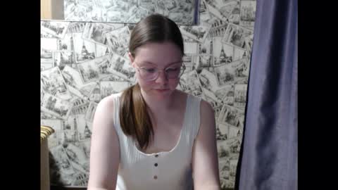 Lina online show from October 8, 1:59 pm