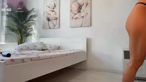 Mia online show from April 15, 2:56 am