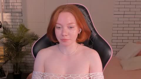honeyautumn online show from December 10, 11:30 pm