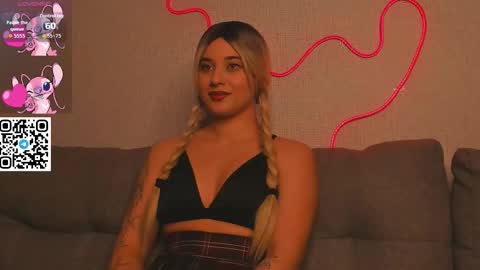 Snapshot of honeybae01 chatting on October 30, 9:16 pm Mary online show from October 30, 9:16 pm