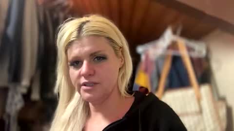 honeybuhnny online show from February 23, 2:45 am