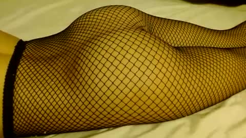 honeygoldenbaddie24 online show from February 10, 11:55 pm