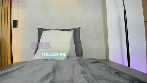 Sofia independent model online show from January 8, 11:10 am