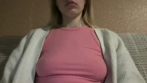 Snapshot of honeynymph chatting on February 24, 3:42 am honeynymph online show from February 24, 3:42 am